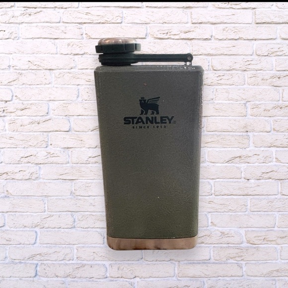 Stanley Green Flask 8 oz. - Picture 1 of 7